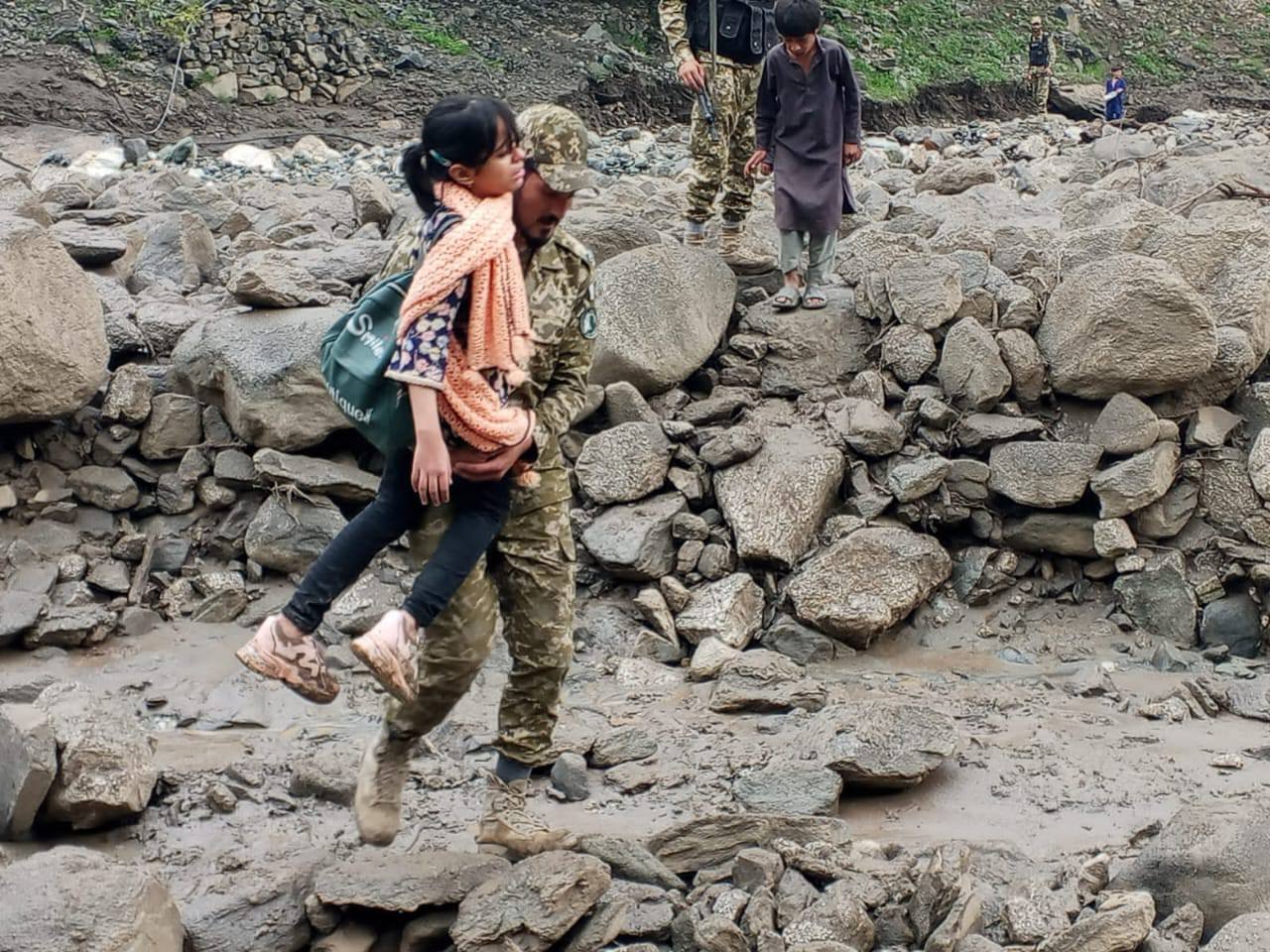 گلگت:بادشاہ دل ہوٹل مالکان کی محصور سیاحوں کو بلا معاوضہ قیام کی پیش کش